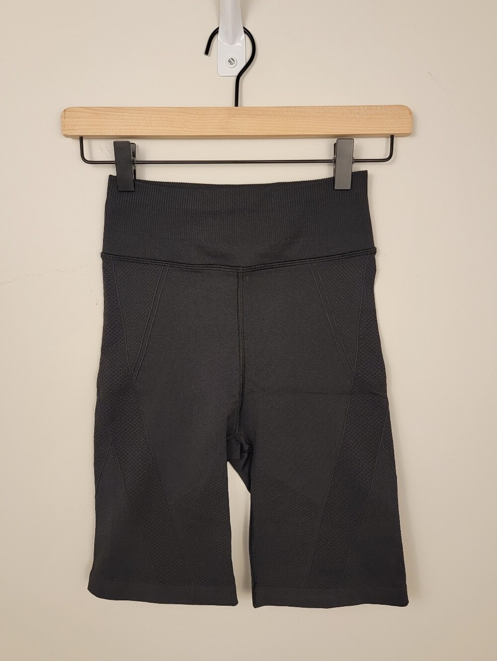 Lululemon High Rise Seamless Biker Shorts Black Textured 8" Small S